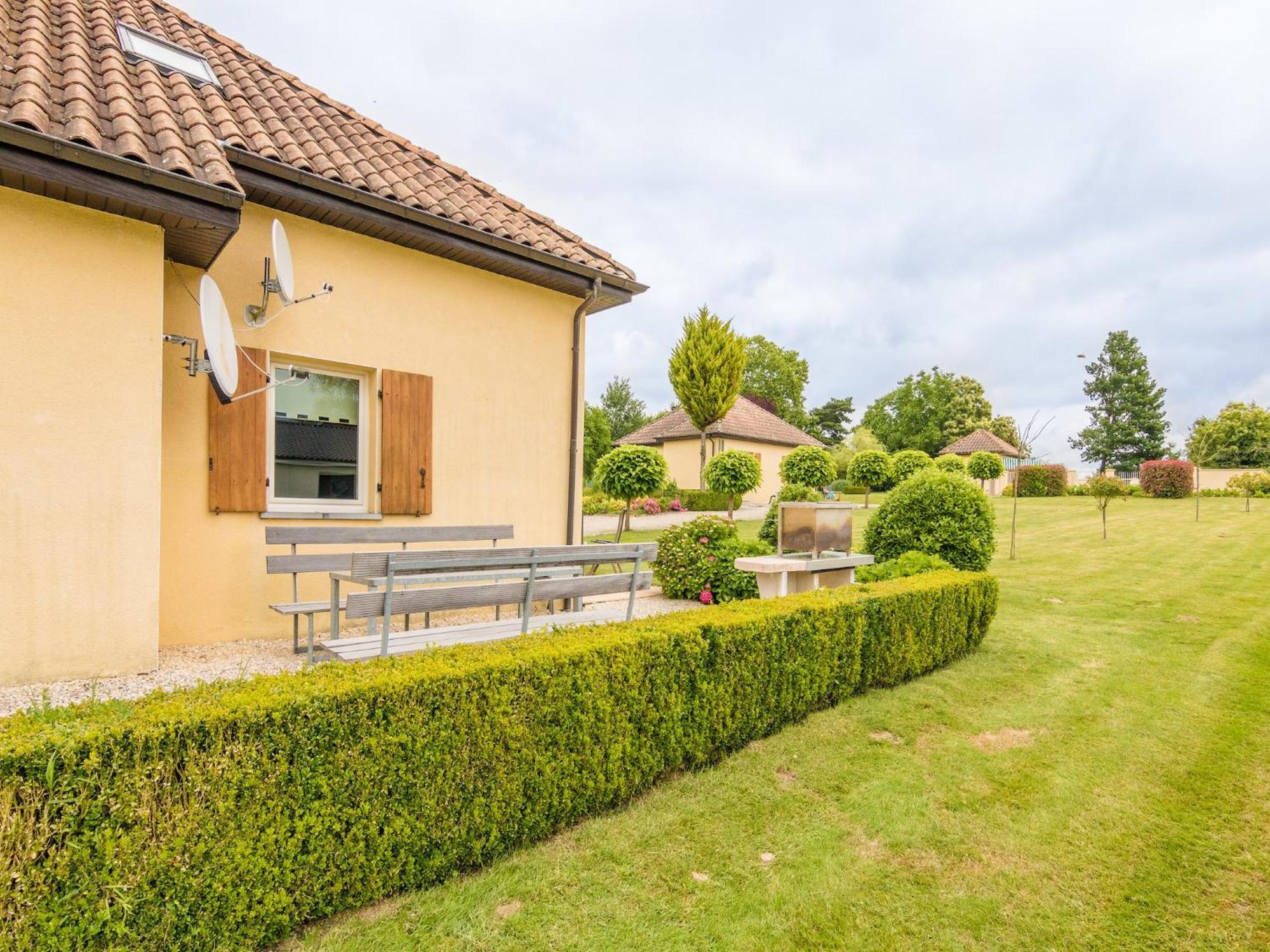 Modern Holiday Home In Aquitaine Saint-Nexans Exterior photo